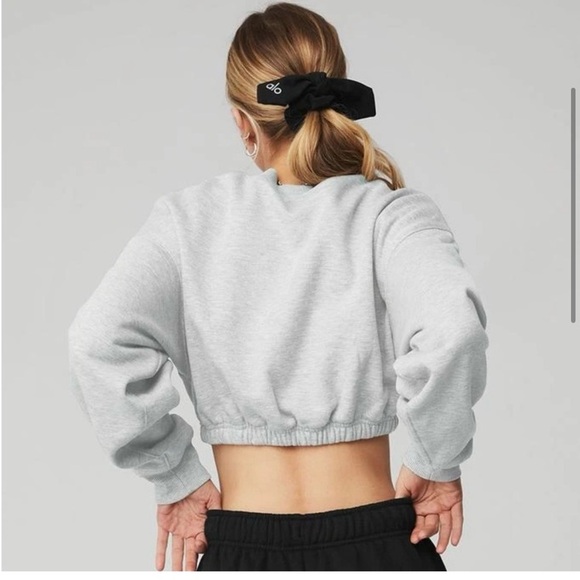 ALO YOGA CROPPED PULLOVER SOFT GRAY BRAND NEW WITHOUT TAGS - Picture 4 of 10